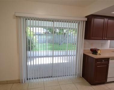 2357 White Oak Circle - Photo Thumbnail 7
