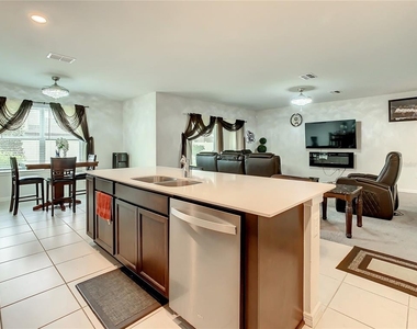 30344 Marquette Ave - Photo Thumbnail 3