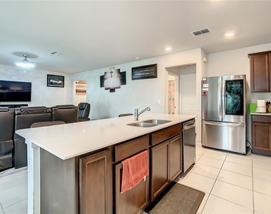 30344 Marquette Ave - Photo Thumbnail 5