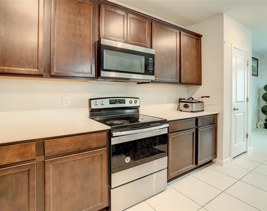 30344 Marquette Ave - Photo Thumbnail 2