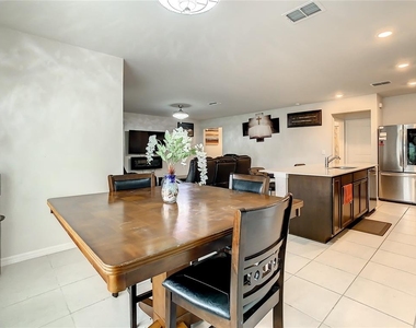 30344 Marquette Ave - Photo Thumbnail 8