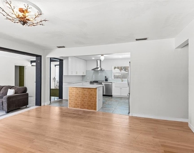 4104 W Knights Avenue - Photo Thumbnail 3