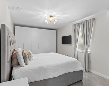 4104 W Knights Avenue - Photo Thumbnail 16