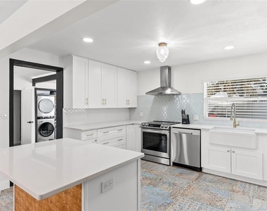 4104 W Knights Avenue - Photo Thumbnail 12