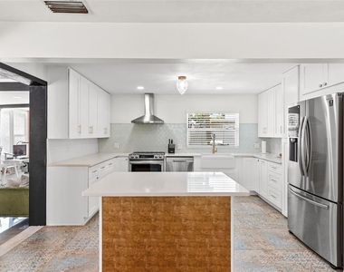 4104 W Knights Avenue - Photo Thumbnail 11