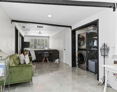 4104 W Knights Avenue - Photo Thumbnail 7