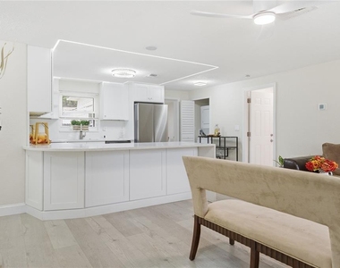 6338 Aberdeen Ave - Photo Thumbnail 2
