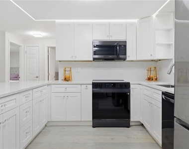 6338 Aberdeen Ave - Photo Thumbnail 4