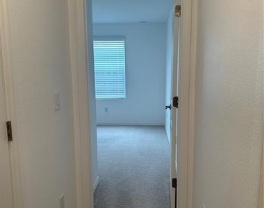 2358 Paravane Way - Photo Thumbnail 31