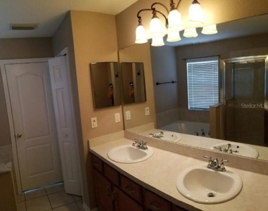 2841 Girvan Drive - Photo Thumbnail 21