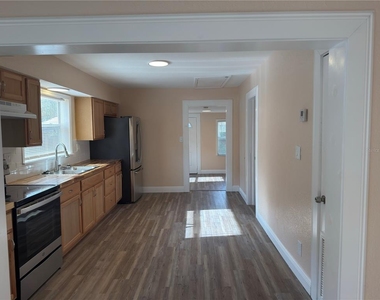 2514 W Saint John Street - Photo Thumbnail 9