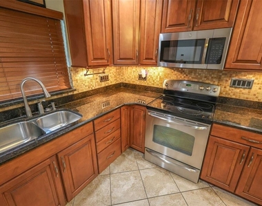 3104 W North A Street - Photo Thumbnail 2