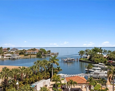1325 Snell Isle Boulevard Ne - Photo Thumbnail 3