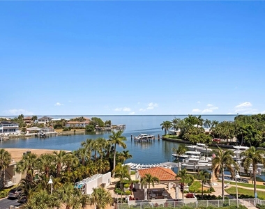 1325 Snell Isle Boulevard Ne - Photo Thumbnail 9