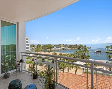 1325 Snell Isle Boulevard Ne - Photo Thumbnail 6