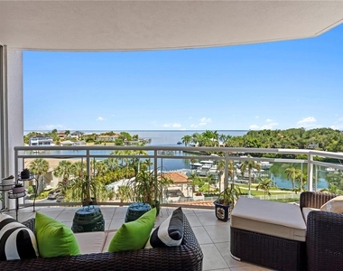 1325 Snell Isle Boulevard Ne - Photo Thumbnail 5