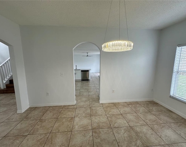 747 Pelican Court - Photo Thumbnail 3