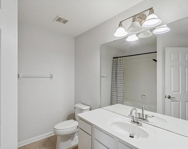 1055 Rock Harbor Avenue - Photo Thumbnail 16