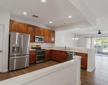 1055 Rock Harbor Avenue - Photo Thumbnail 3