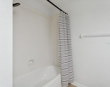 1055 Rock Harbor Avenue - Photo Thumbnail 18