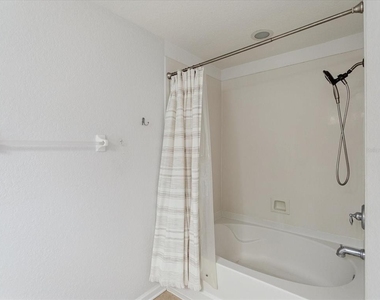 1055 Rock Harbor Avenue - Photo Thumbnail 15