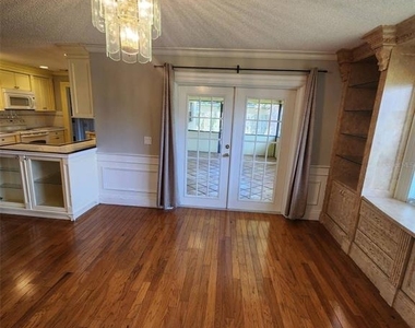 549 Burlington Avenue Ne - Photo Thumbnail 30