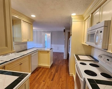 549 Burlington Avenue Ne - Photo Thumbnail 23