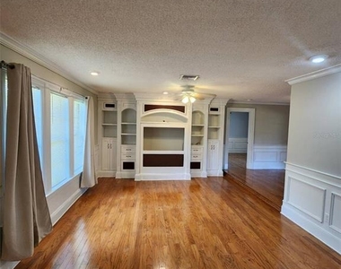 549 Burlington Avenue Ne - Photo Thumbnail 6