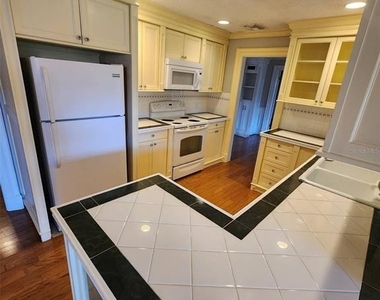 549 Burlington Avenue Ne - Photo Thumbnail 17