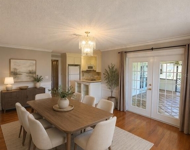 549 Burlington Avenue Ne - Photo Thumbnail 7
