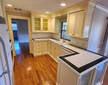549 Burlington Avenue Ne - Photo Thumbnail 25