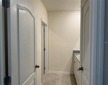 2572 Tulip Drive - Photo Thumbnail 4