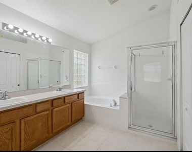 15723 Markham Drive - Photo Thumbnail 10