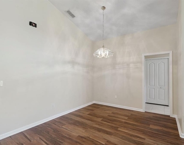 15723 Markham Drive - Photo Thumbnail 8