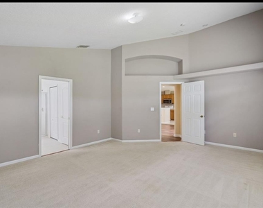 15723 Markham Drive - Photo Thumbnail 5
