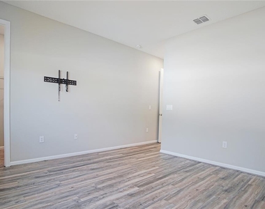 1229 Forest Gate Circle - Photo Thumbnail 12