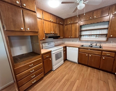 1145 S Lake Reedy Boulevard - Photo Thumbnail 8