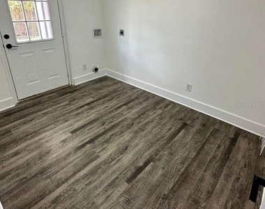 1016 Avenue A - Photo Thumbnail 6
