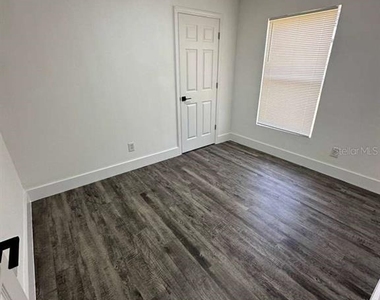 1016 Avenue A - Photo Thumbnail 5