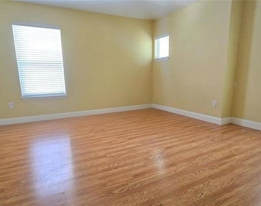 2921 Pine Oak Trail - Photo Thumbnail 16