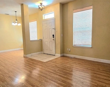 2921 Pine Oak Trail - Photo Thumbnail 3