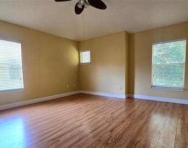2921 Pine Oak Trail - Photo Thumbnail 15