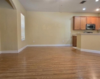 2921 Pine Oak Trail - Photo Thumbnail 4