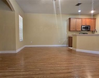 2921 Pine Oak Trail - Photo Thumbnail 8