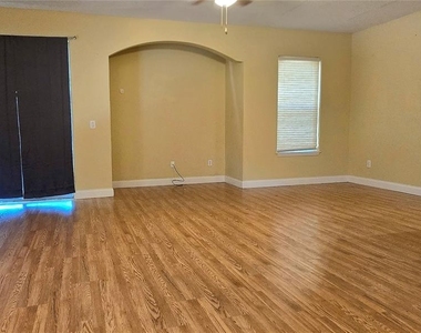 2921 Pine Oak Trail - Photo Thumbnail 6