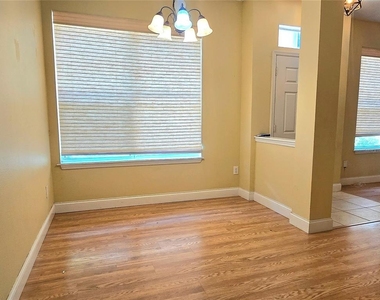 2921 Pine Oak Trail - Photo Thumbnail 12