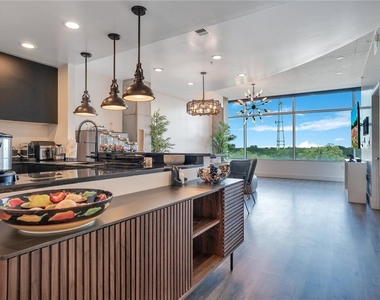 525 E Jackson Street - Photo Thumbnail 10