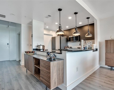 525 E Jackson Street - Photo Thumbnail 6