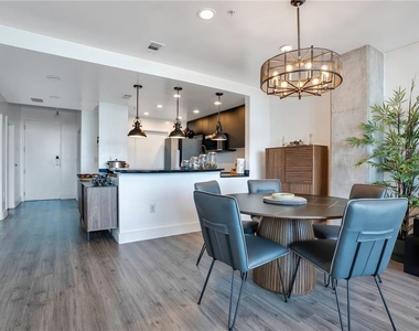 525 E Jackson Street - Photo Thumbnail 11