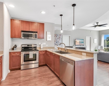 525 E Jackson Street - Photo Thumbnail 11